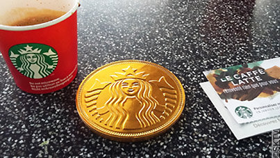 Espresso et médaille en chocolat Starbucks