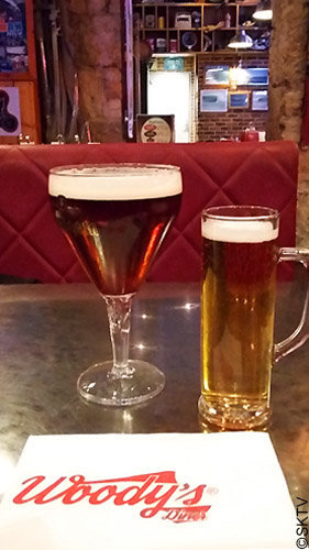 Une blonde et une ambrée en attendant les Canadiens… (Woody’s Diner, Nice, 25/01/2016)