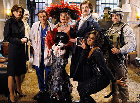 épisode spécial halloween Castle : photo de groupe de tous les déguisements