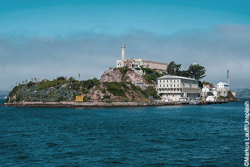 Vue de l'île d'Alcatraz depuis le ferry