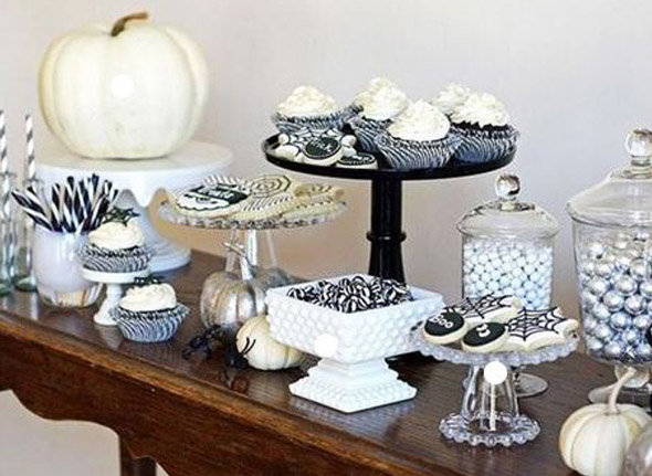 Sweet table Halloween en noir et blanc chic