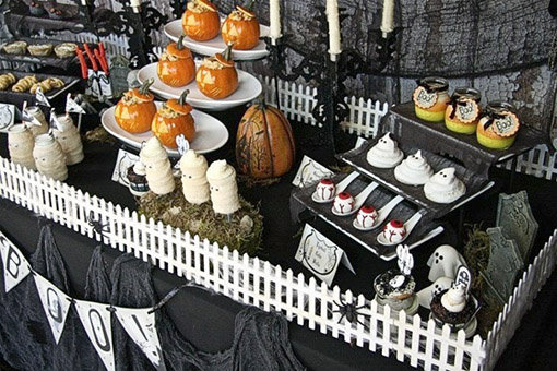 Sweet table Halloween sur le thème du cimetière hanté