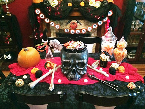 Sweet table Halloween macabre avec centre de table tête de mort