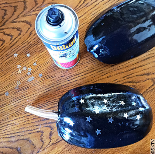 Une bombe de peinture noire pour sublimer la courge spaghetti