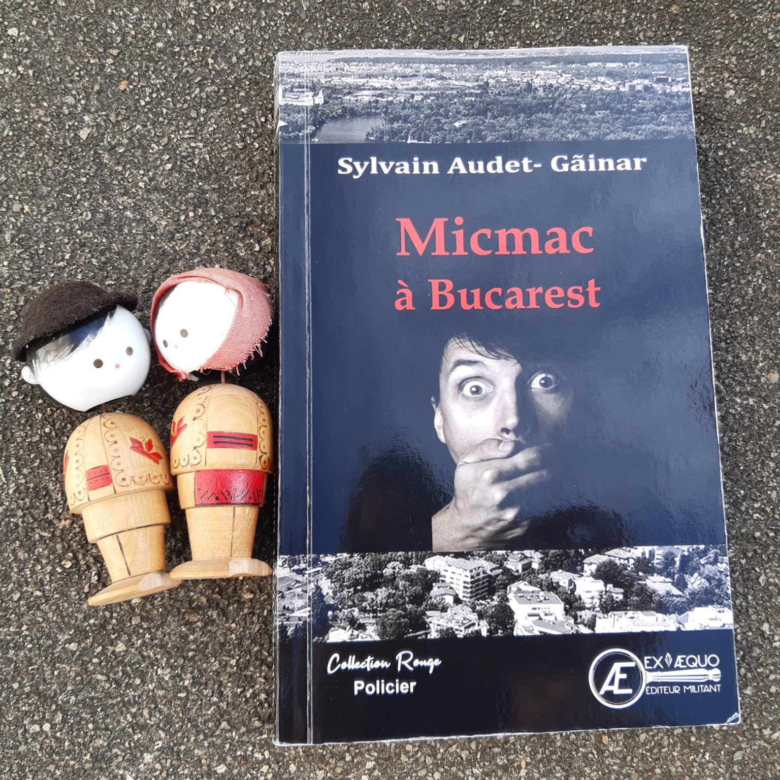 Couverture du polar Micmac à Bucarest et accessoires déco roumains